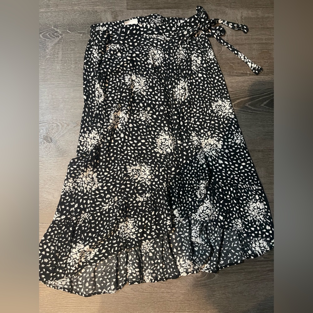 Black and White Patterned Skirt
